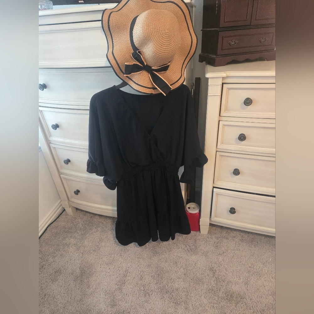 Accessorize me! Size 8 sandals and jewelry!
